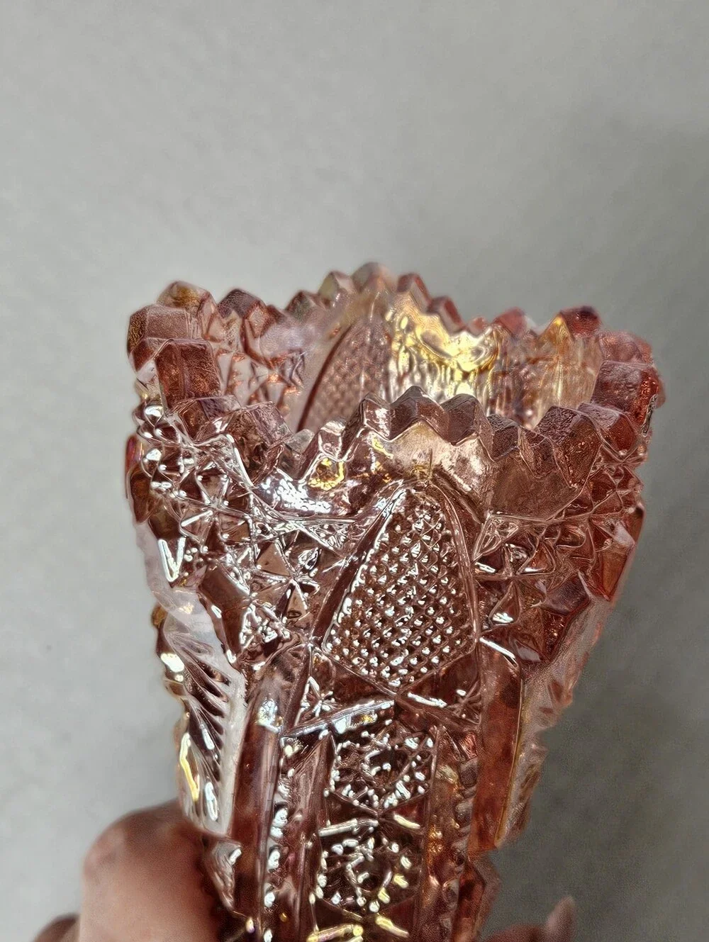 LE Smith Aztec Heritage Carnival Glass Whirling Star Vase Sawtooth Rim Pink